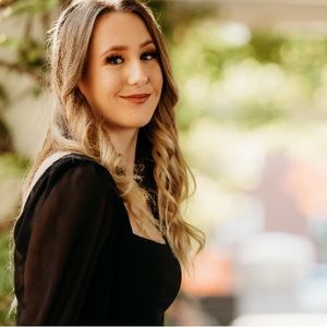 Meet your Posher, Emily